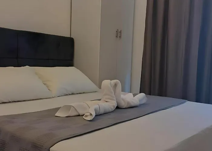 Queen T Resort *