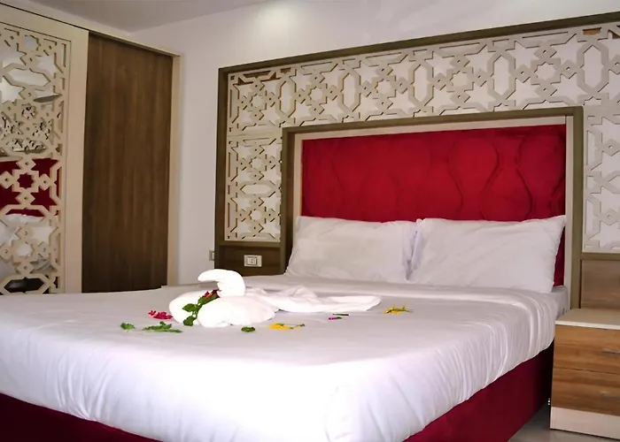 Queen T Resort
