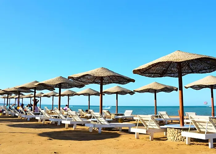 Queen T Resort *