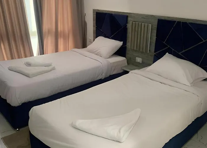 Queen T Resort *