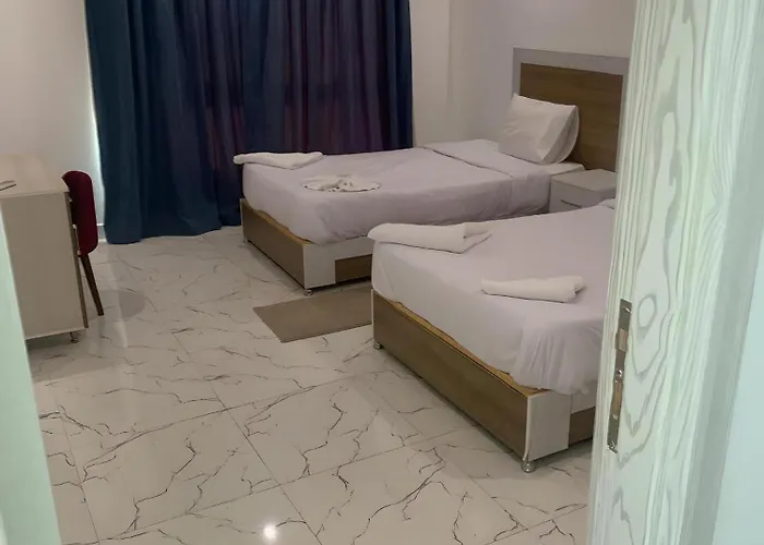 Queen T Resort *